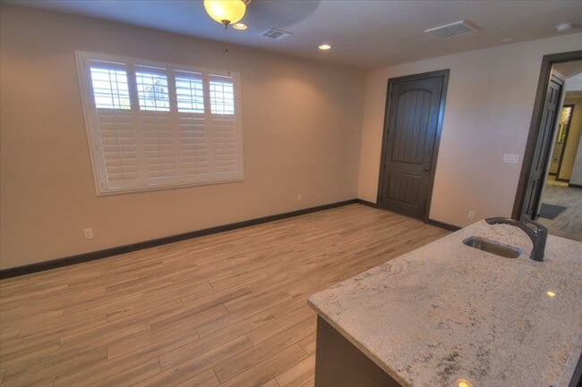 Building Photo - Meriposa Masterpiece