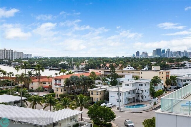 Building Photo - 3101 Bayshore Dr