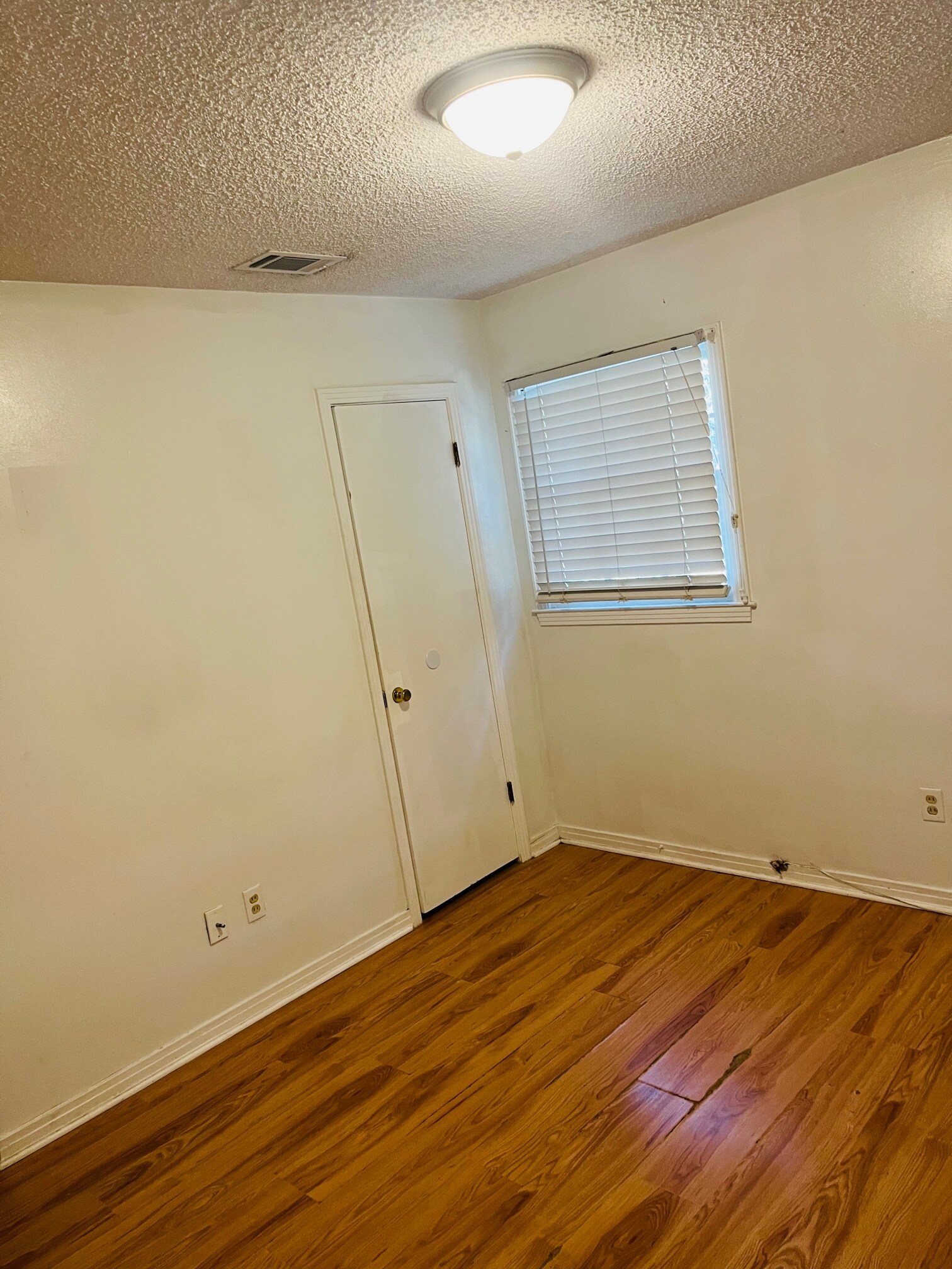 Building Photo - 1365 Middle Ring Rd