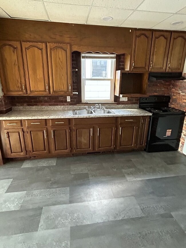 Building Photo - House for Rent