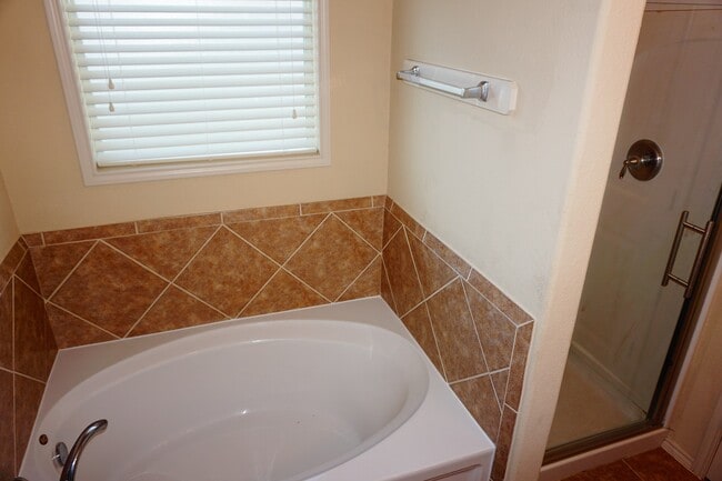 Building Photo - 22007 Silverfield Park Ln