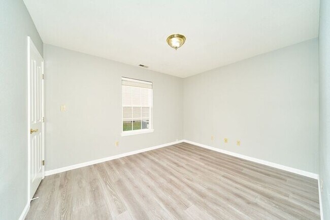 Building Photo - Newly Renovated 3 Bedroom Home in Avon Schools!