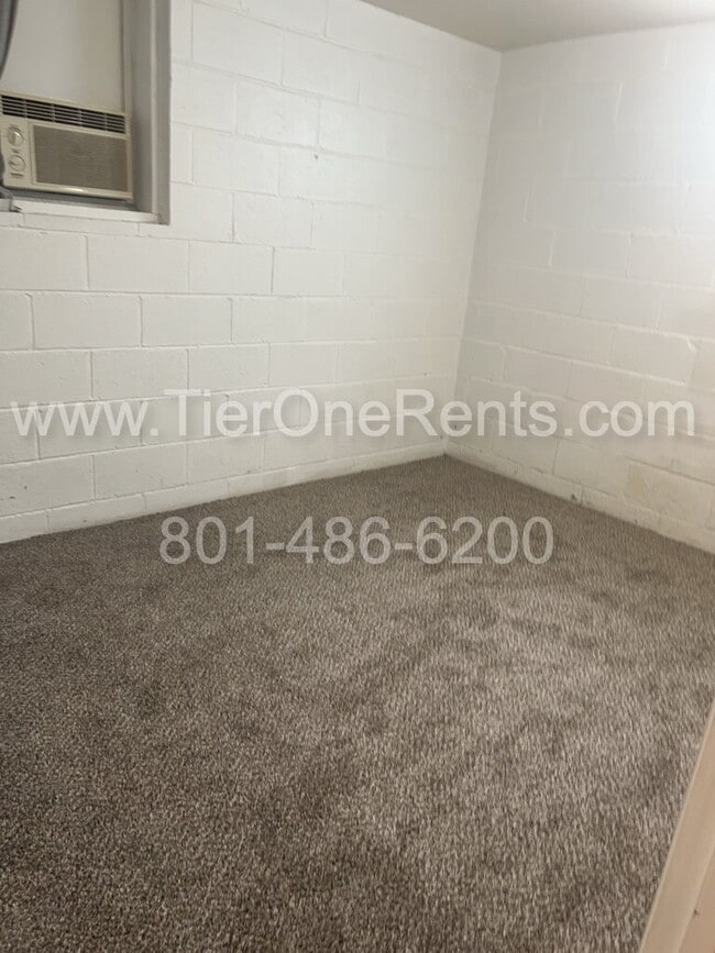 Building Photo - No deposit option available for qualified renter with Obligo!