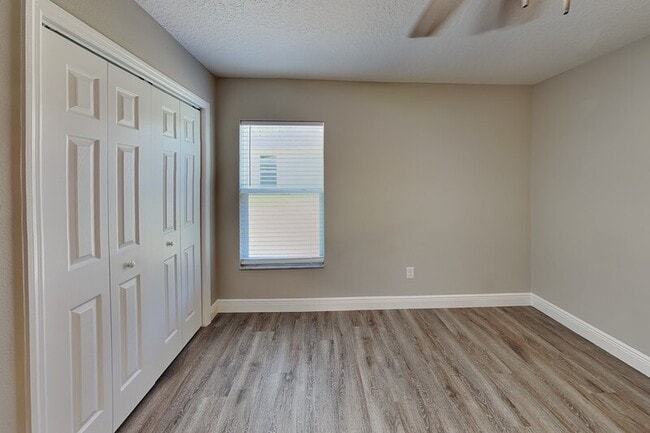 Building Photo - 7961 N Primrose Dr