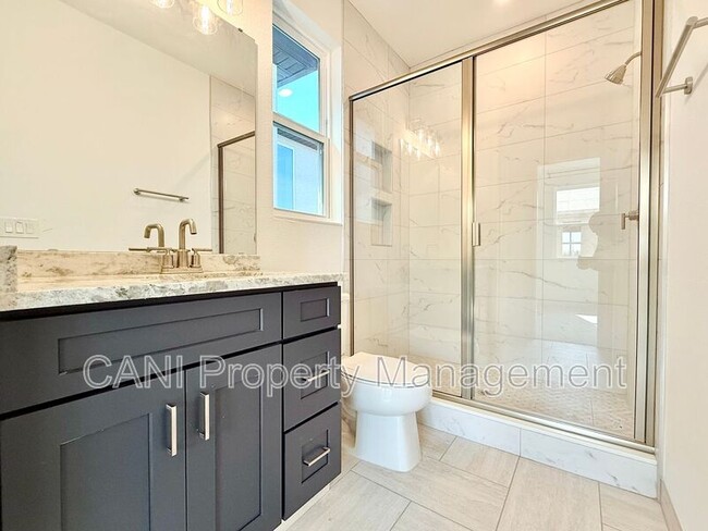 Building Photo - 728 Ellwood Ave