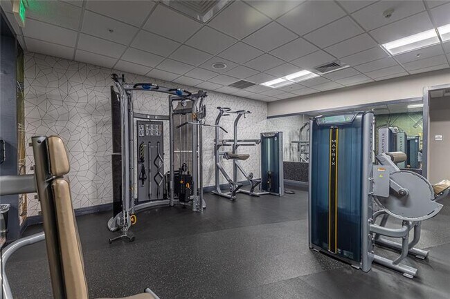 Building Photo - 1750 N Bayshore Dr
