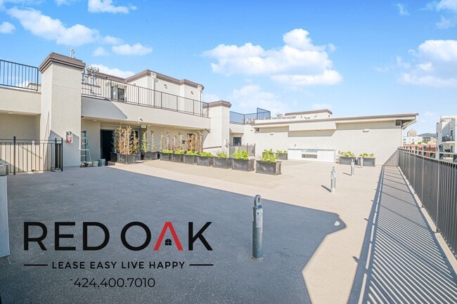 Building Photo - 856 S Gramercy Dr