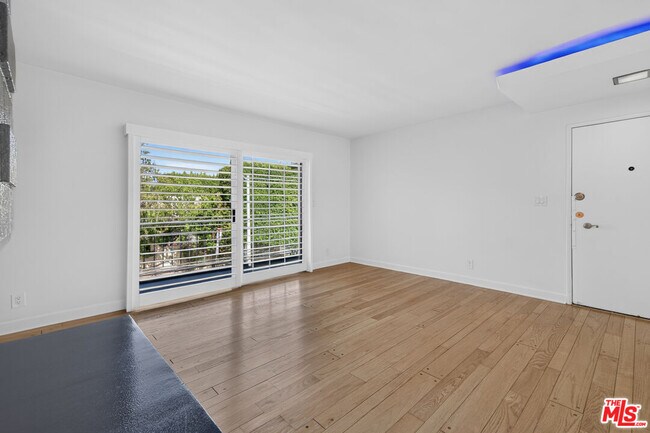 Building Photo - 1301 Flores St