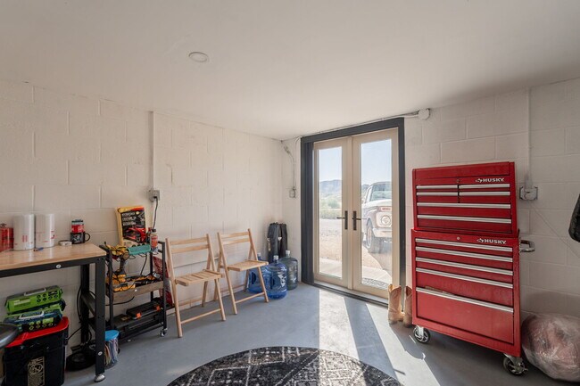 Building Photo - 1902 E Cortez St