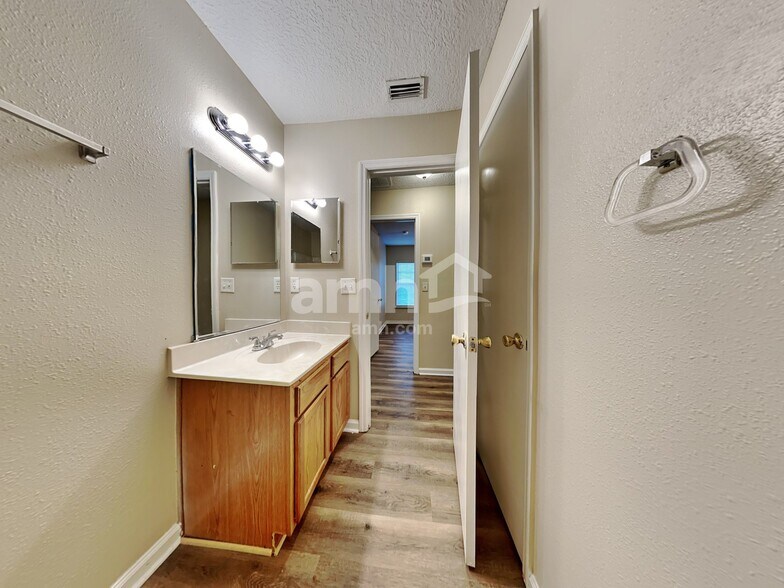 Building Photo - 9684 Hazel Lake Dr