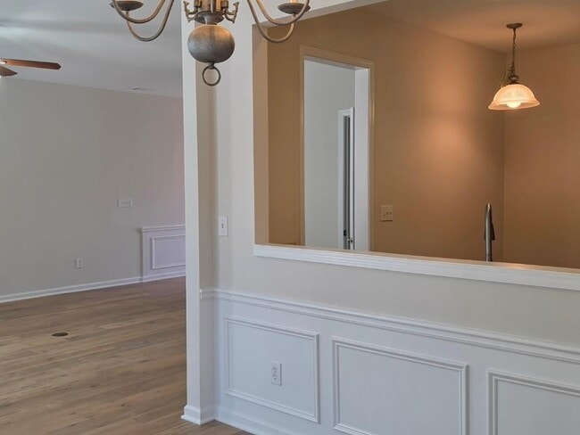 Building Photo - 2378 Fairlie Dr