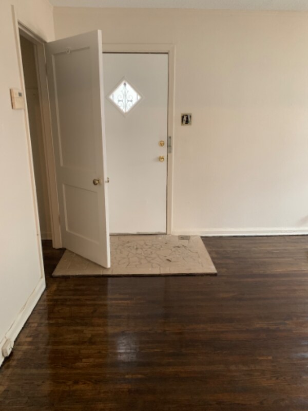 Building Photo - 1542 Delano Ave