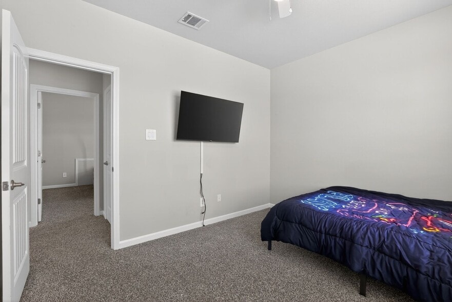 Building Photo - 1708 Sawgrass Dr