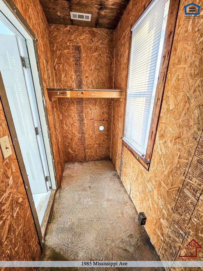 Building Photo - 1985 Mississippi Ave