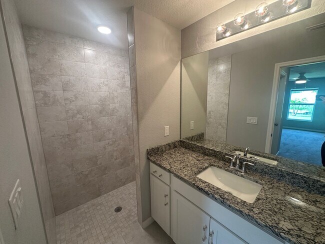 Building Photo - 3 Bedroom + Den - 2 Bathroom- NW Cape Coral