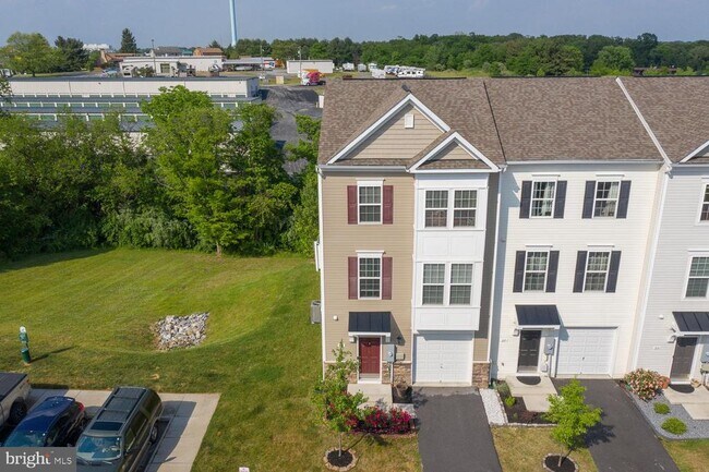 Building Photo - 155 Schramm Lp