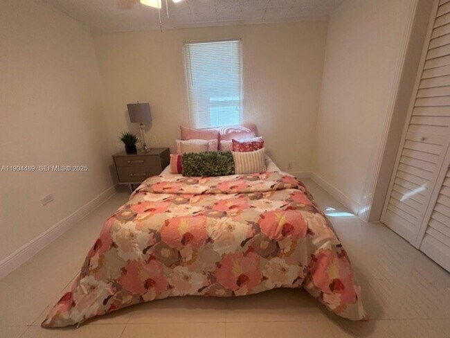 Building Photo - 2898 NW 6th Ct