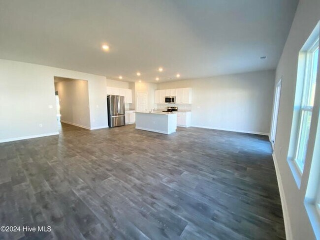 Building Photo - NEW PRICE REDUCTION!  LIKE NEW HOUSE!  DON'T MISS IT!