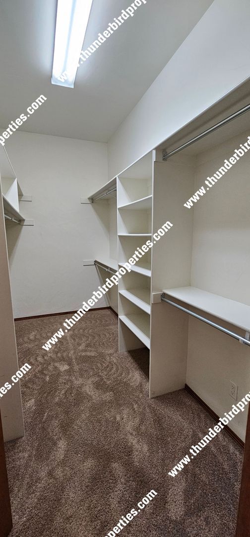 Building Photo - Beautiful and Spacious in NE Heights Gated...