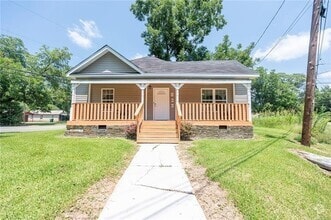Building Photo - 823 Cooper Dr NE