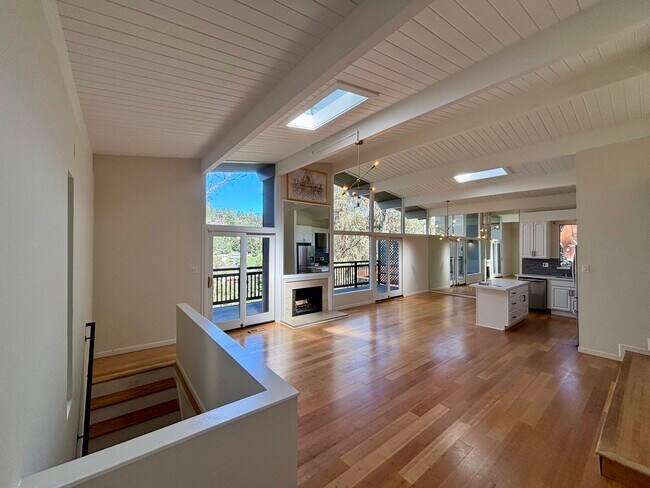 Building Photo - 6207 Westover Dr