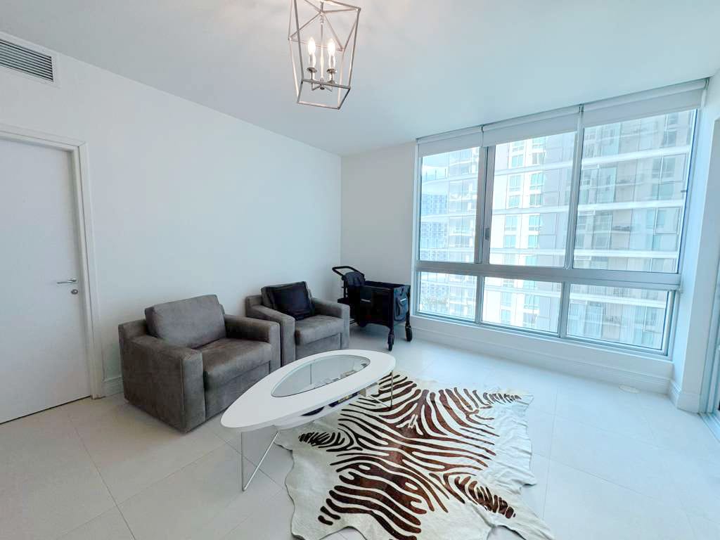 Building Photo - 300 S BISCAYNE