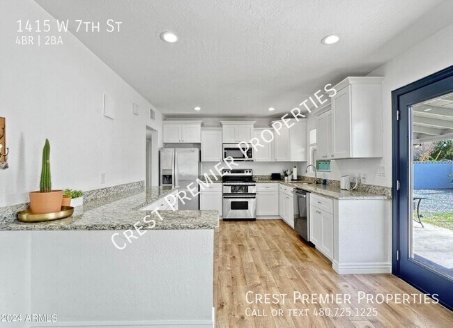 Building Photo - 1415 W 7th St