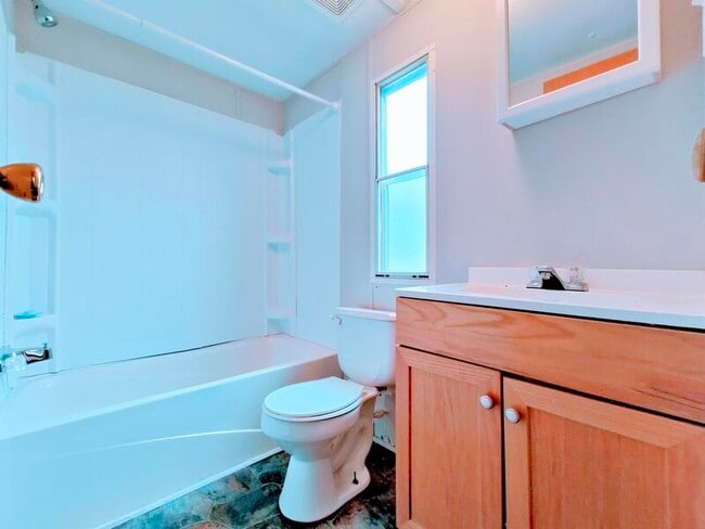 Building Photo - 308 Sunshine Dr