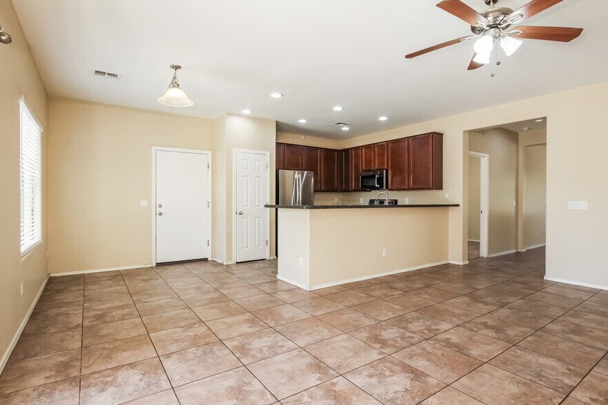 Building Photo - 7906 S 50th Dr