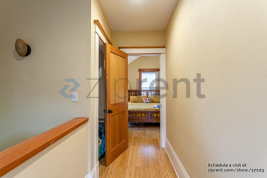 Building Photo - Unit A