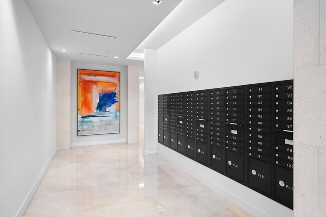 Building Photo - 3100 N Ocean Dr