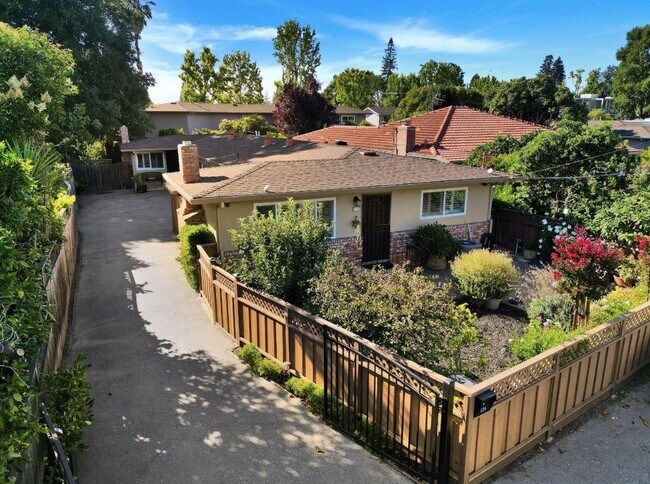 Building Photo - 124 Oakwood Dr