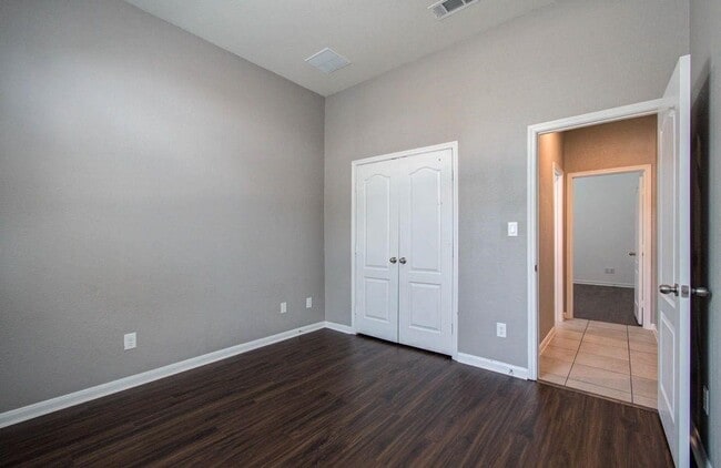 Building Photo - 17622 Quiet Shores Dr