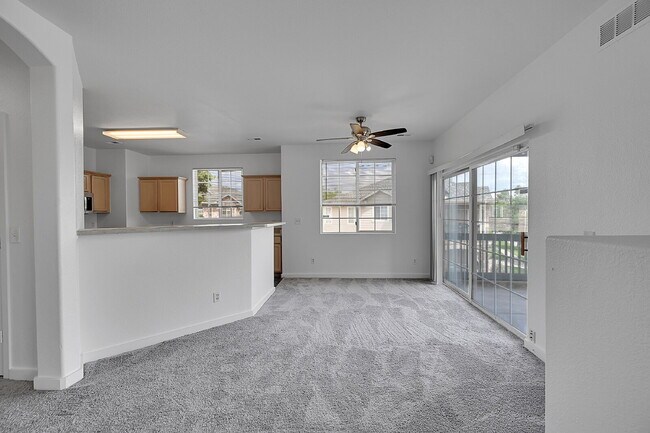 Building Photo - $1,825.00 - 2 Beds, 2 Baths, Condo in Thor...