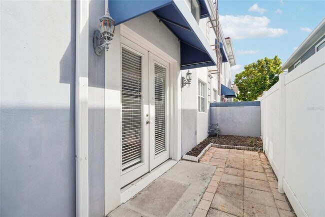 Building Photo - 502 S Albany Ave