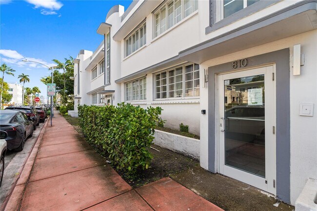 Building Photo - 810 7th St