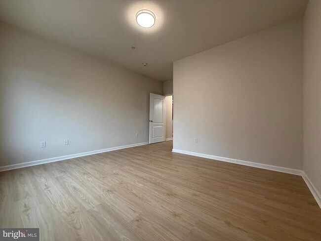 Building Photo - 407 Carson Terrace