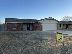 Building Photo - 6120 SW Oakcliff Ave