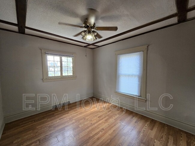 Building Photo - 215 17th St NE