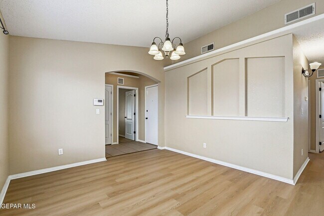 Building Photo - 732 Desert Sage Dr