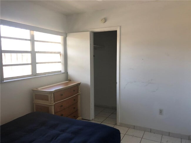 Building Photo - 21 SW 109th Ave