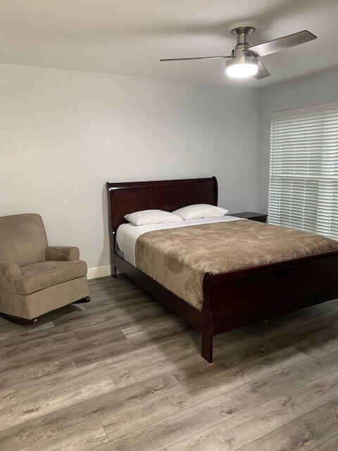 Building Photo - 355 N Post Oak Ln