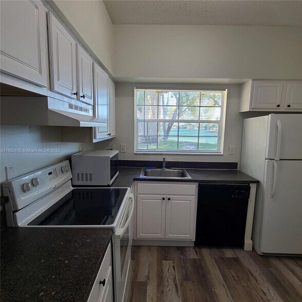 Building Photo - 2091 NW 96th Ter
