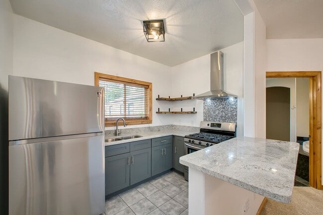 Building Photo - North End One Bedroom - Near Whitewater Pa...