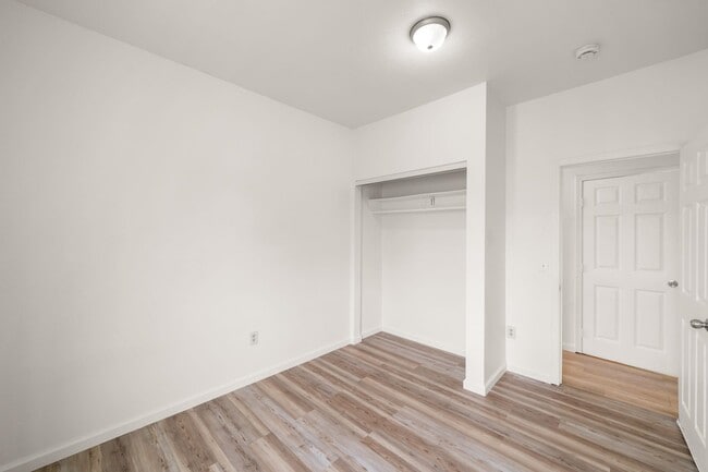 Building Photo - 400 Bissell Ave