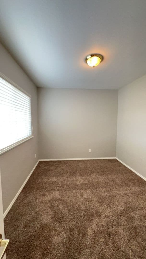 Building Photo - 714 W Riviera Ln