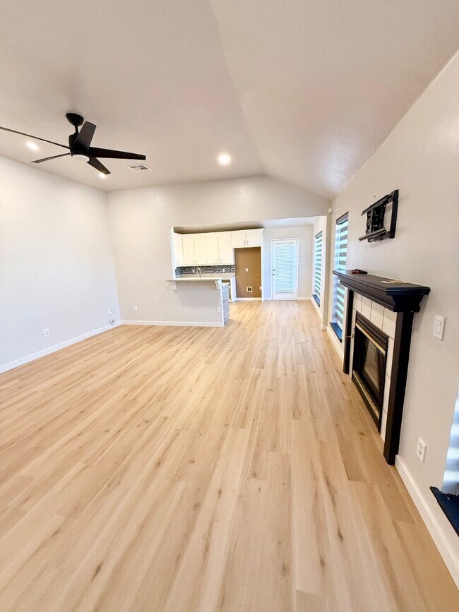 Building Photo - 6003 Fox Run Way