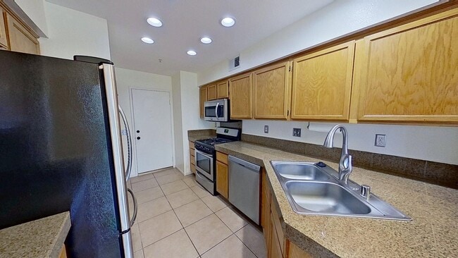 Building Photo - 1 Breakers Ln