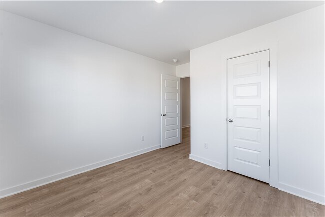 Building Photo - 103 S Maroon Ave