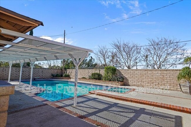 Building Photo - 28015 Glasser Ave